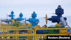 За дорученням президента Росії Володимира Путіна з 1 квітня цього року всі країни, які уряд визнав «недружніми», зобов’язані вести розрахунки за газ лише у рублях