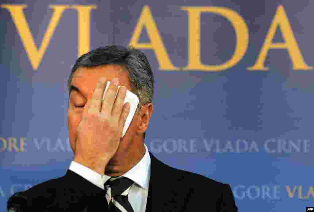 Premijer Crne Gore Milo Đukanović na konferenciji za novinare na kojoj je najavio da se povlači, 21. decembar 2010. Foto: Savo Prelević 