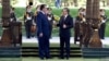 Эмомали Рахмон и Шавкат Мирзиёев в резиденции «Куксарой», 17 августа 2018 года.