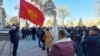 Шайлоонун жыйынтыгын тааныбай жаткан оппозициялык партиялардын БШКнын алдындагы митинги.