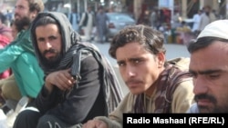 تصویر آرشیف: تعدادی از جوانان که به دنبال یافتن کار هستند