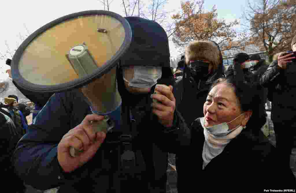Kazakhs rally in support of the long-ruling Nur Otan party in Almaty on January 10.