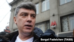Борис Немцов на акции оппозиции в Москве, 2012 год