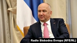 Ministar bez portfelja u Vladi Srbije Nenad Popović na listi sankcija Sjedinjenih Američkih Država je od 2023. zbog bliskih veza sa Rusijom