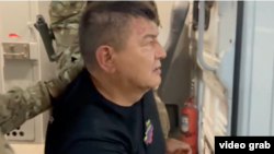 Задержание Артура Идельбаева. Кадр из репортажа НТВ