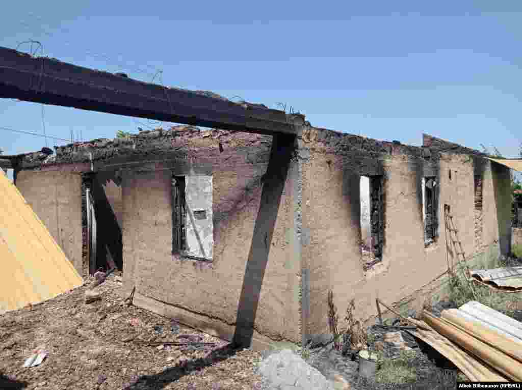 More destruction in the village of Maksat in Kyrgyzstan's Batken region. 