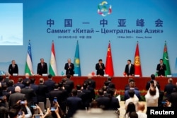 Chinese President Xi Jinping with five Central Asian leaders at the China-Central Asia summit in May 2023.