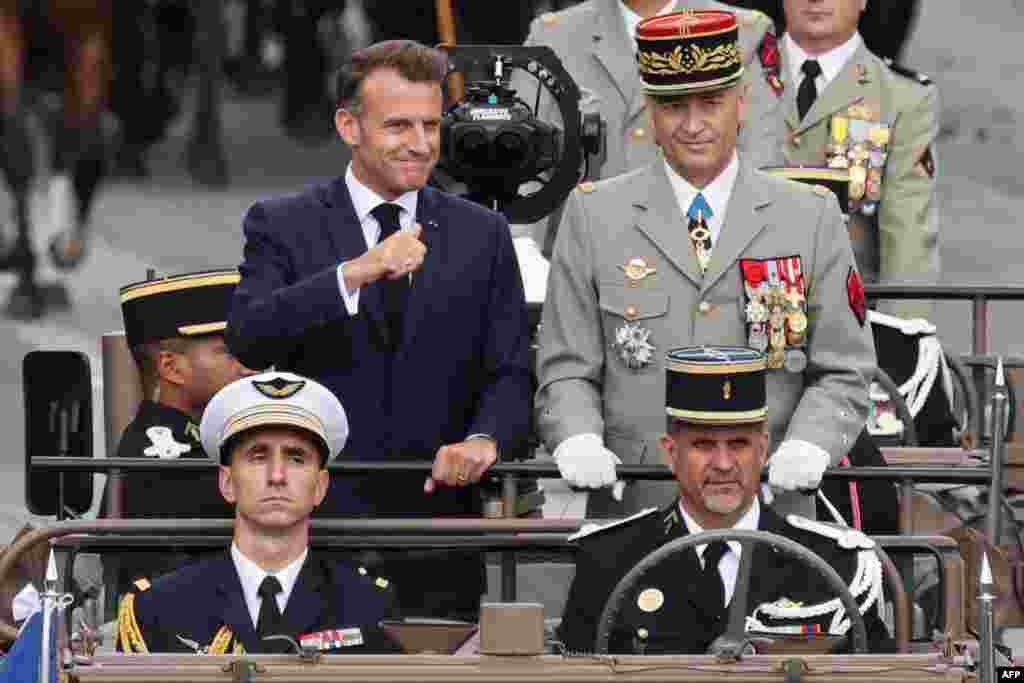 Cu o zi înainte, Macron a cerut o creștere suplimentară a cheltuielilor pentru apărare, de aproximativ 6,5 miliarde de dolari în următorii ani.Președintele Franței ar vrea ca bugetul pentru apărare să fie dublat până în 2027, cu trei ani mai devreme decât era prevăzut inițial, până la 64 de miliarde de dolari.Dublarea bugetului se raportează la anul 2017 și este motivată de situația geopolitică complexă.