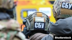 За даними слідства, російським агентом виявився житель Шосткинського району, який потрапив у поле зору російської спецслужби через зв’язки з криміналітетом в РФ