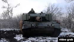 Ілюстраційне фото. Українські військові на танку Leopard 1A5 поблизу Покровська, лютий 2025 року