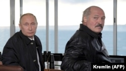 Президент Росії Володимир Путін (л) та Олександр Лукашенко