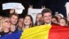 Никушор Дан в окружении сторонников, Бухарест, 18 мая 2025 года
