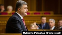 Президент Украины Петр Порошенко выступает в Верховной Раде