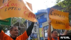 The latest protest in support of Yevgeny Zhovtis
