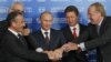 Potpisivanje sporazuma o izgradnji gasovoda Južni tok u Sočiju 2011. Krajnje lijevo je predstavnik Wintershalla Harold Schwager. Rusiju su na ceremoniji predstavljali tadašnji premijer Vladimir Putin (u sredini) i šef Gazproma Aleksej Miller (drugi s desna).