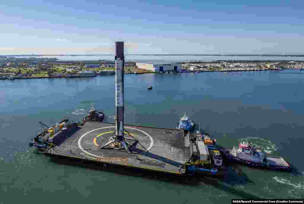Falcon 9 се врати во базата по успешното слетување во 2019 година. Нешто повеќе од 80 проценти од обидите за слетување во океанот на SpaceX биле успешни. 