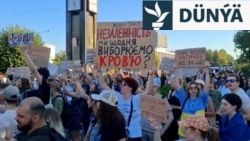 Ukrain protestçileri korrupsiýa garşy guramalary "garaşsyzlyklaryndan mahrum edýän kanuna" garşy çykýar.