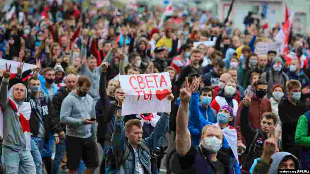 The peaceful march on September 27 was declared the "people's inauguration for Svyatlana Tsikhanouskaya," after Alyaksandr Lukashenka secretly held a presidential inauguration ceremony on September 23.