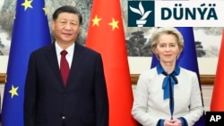 Hytaýyň prezidenti Si Szinpin, Ýewropa Komissiýasynyň prezidenti Ursula fon der Leýen (2023-nji ýyl, Pekin)