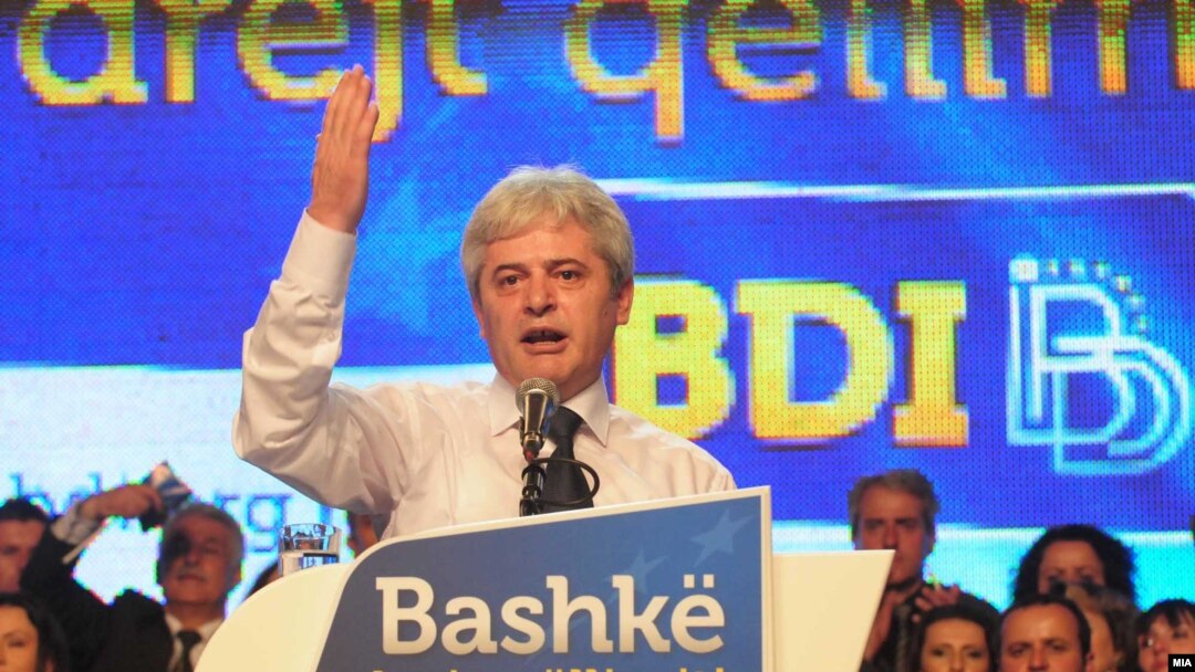 Али Ахмети на предизборен митинг на ДУИ, 2011