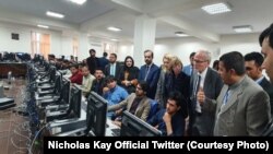نیکولاس کی نماینده ملکی ناتو در افغانستان روز یکشنبه همراه با السیون بلک سفیر بریتانیا در کابل از مرکز شمارش آرا و دیتاسنتر کمیسیون مستقل انتخابات دیدن کردند. October 6 2019