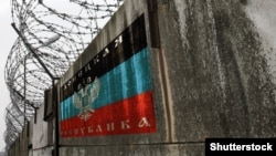 Усього під контролем бойовиків опинилися 29 в’язниць. 14 – в Донецькій та 15 – в Луганській областях