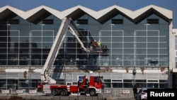 Železnička stanica u Novom Sadu, dan nakon obrušavanja betonske konstrukcije nadstrešnice, 2. novembar 2025. 