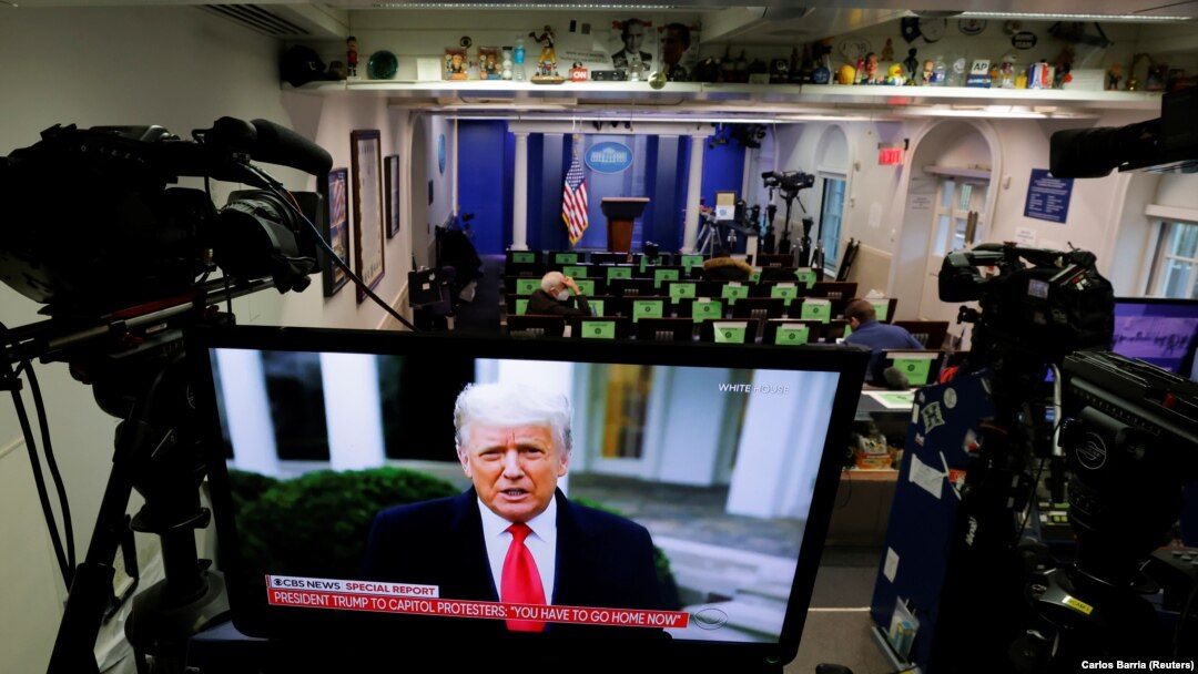 Snimak izlaska odlazećeg predsjednika SAD-a Donalda Trumpa iz prostorija za sastanke Bijele kuće, nakon što su njegove pristalice prekinule sjednicu na kojoj je Kongres razmatrao o konačnim rezultatima predsjedničkih izbora 2020, Washington (6. januar)
